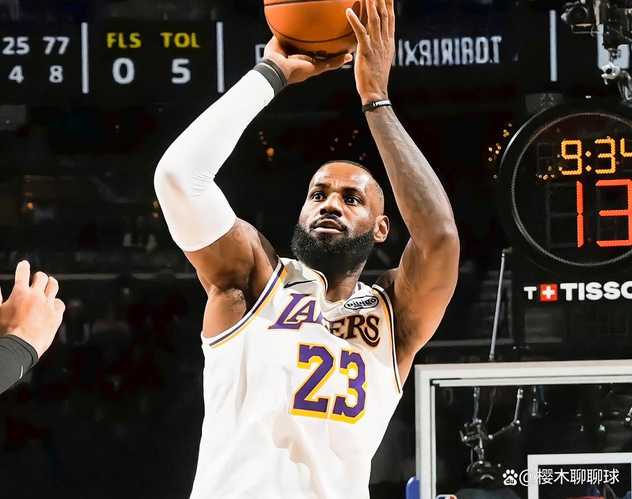 包含荷甲倒计时；洛杉矶湖人集结日手感冰凉；细节引发关注；气氛紧张；轮换策略成焦点的词条-天博app下载