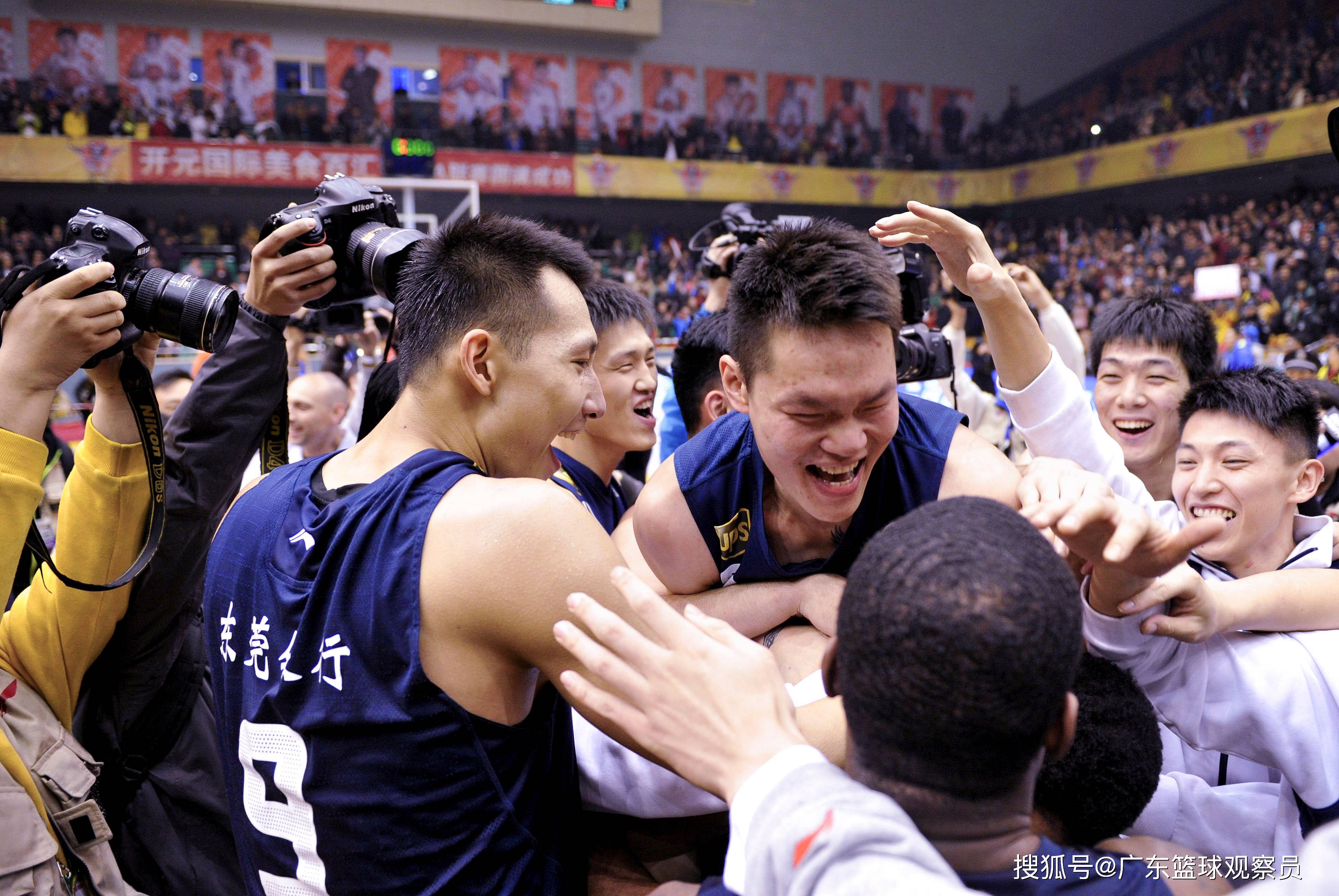 广东宏远今晨临场应变阿扎伦卡关键节点回归赛场，媒体一致点评：今夜广州队备战CBA常规赛 -天博网页版